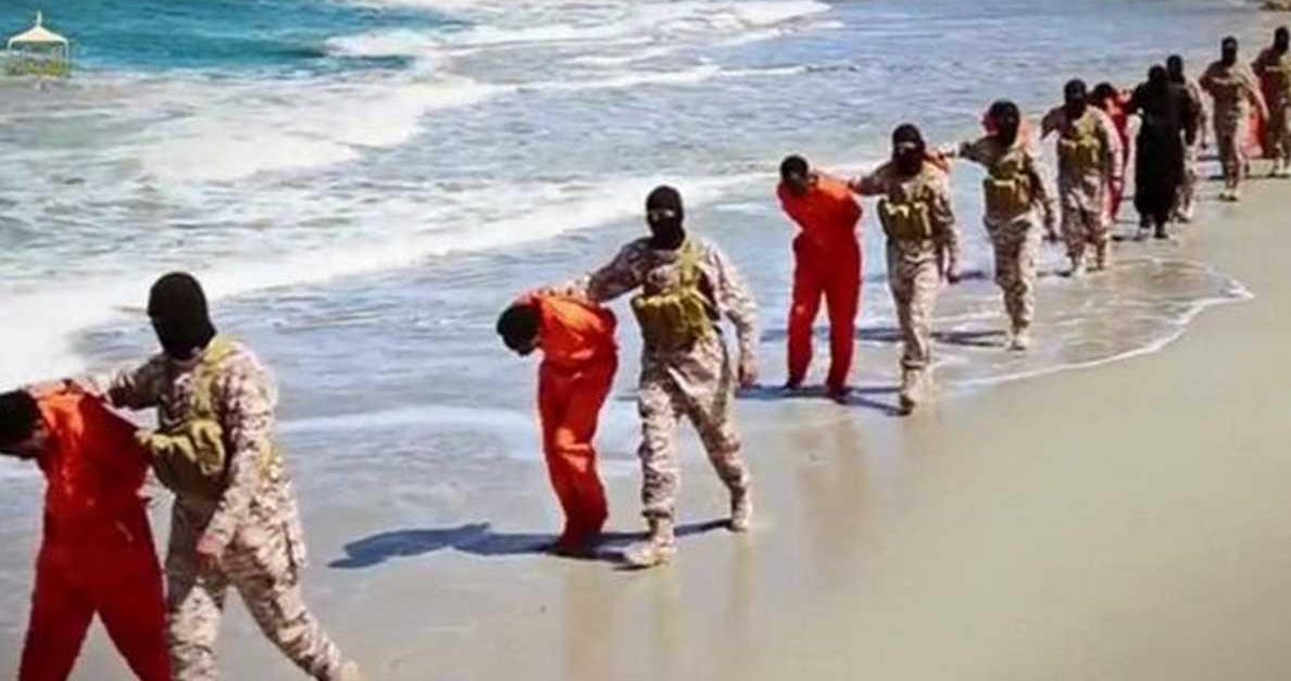 داعشي يروي تفاصيل مروعة لجريمة ذبح الأقباط المصريين في ليبيا