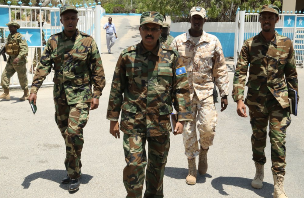 الرئيس الصومالي يعلن بلاده منطقة حرب