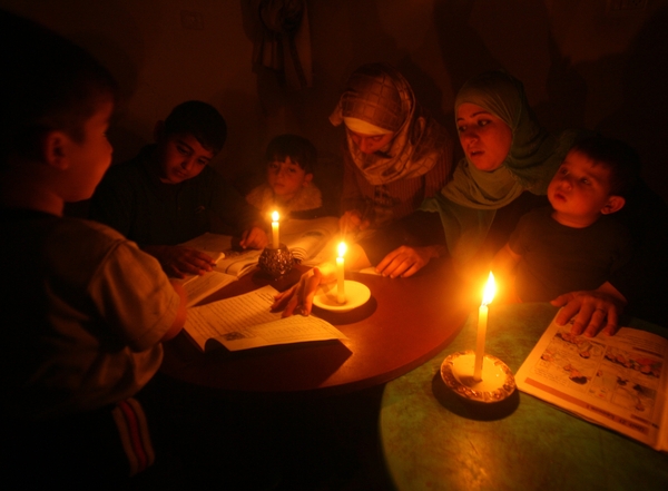 إسرائيل تخفض مجددا كمية الكهرباء الواردة لغزة