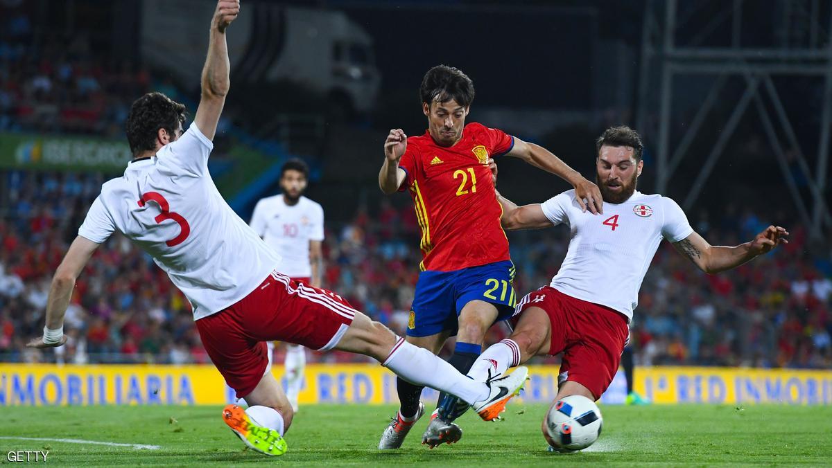 GETAFE, SPAIN - JUNE 07: David Silva of Spain competes for the ball with Kverkvelia (L) and Kashia of Georgia during an international friendly match between Spain and Georgia at Alfonso Perez stadium on June 7, 2016 in Getafe, Spain. (Photo by David Ramos/Getty Images)