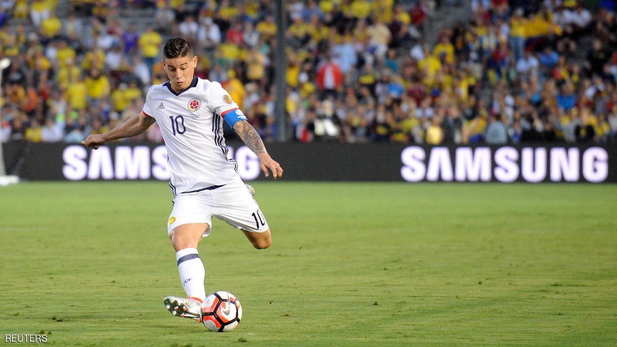 June 7, 2016; Pasadena, CA, USA; Colombia midfielder James Rodriguez (10) passes the ball against Paraguay during the first half in the group play stage of the 2016 Copa America Centenario. at Rose Bowl Stadium. Mandatory Credit: Gary A. Vasquez-USA TODAY Sports