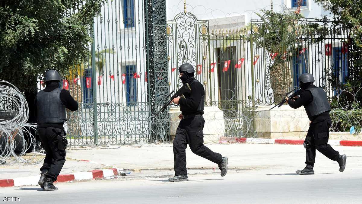 تونس: طعن شرطيين بالسكين قرب مبنى البرلمان