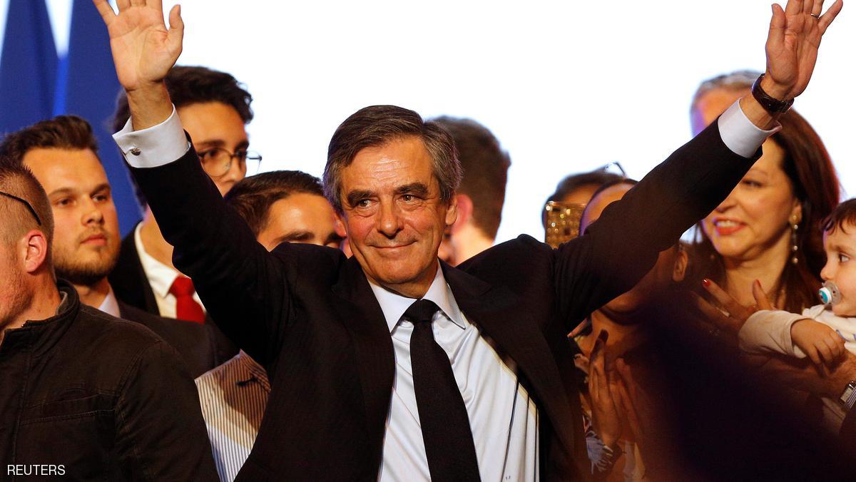 Francois Fillon, former French Prime Minister, member of the Republicans political party and 2017 presidential election candidate of the French centre-right, gestures after a campaign rally in Toulon, France, March 31, 2017. REUTERS/Philippe Laurenson