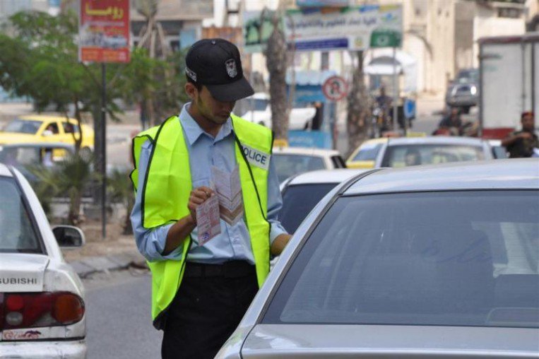 شرطة مرور نابلس تحرر 33 مخالفة لقطع الإشارة الحمراء
