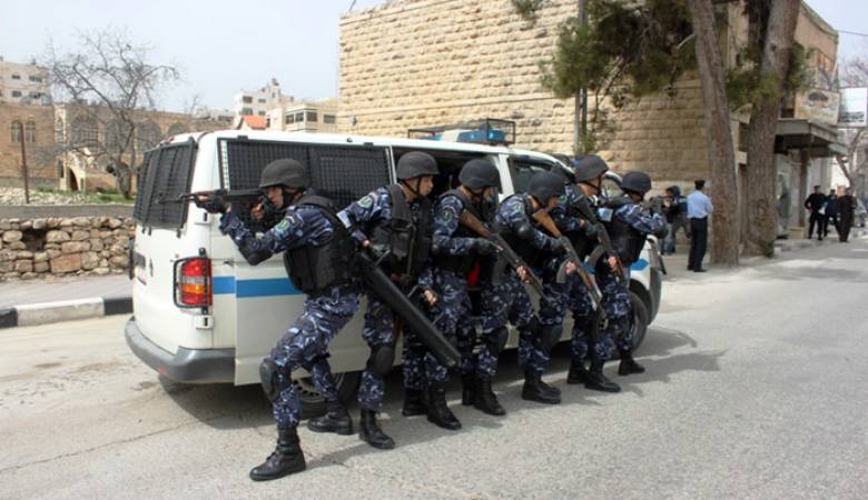 محافظ نابلس: مواصلة النشاط الأمني لملاحقة الخارجين عن القانون