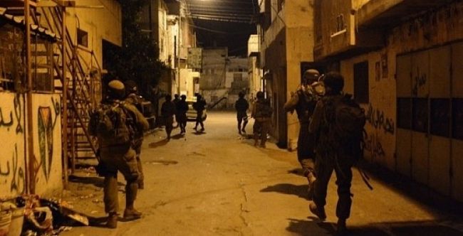 الاحتلال يعتقل 12 مواطنا من الضفة