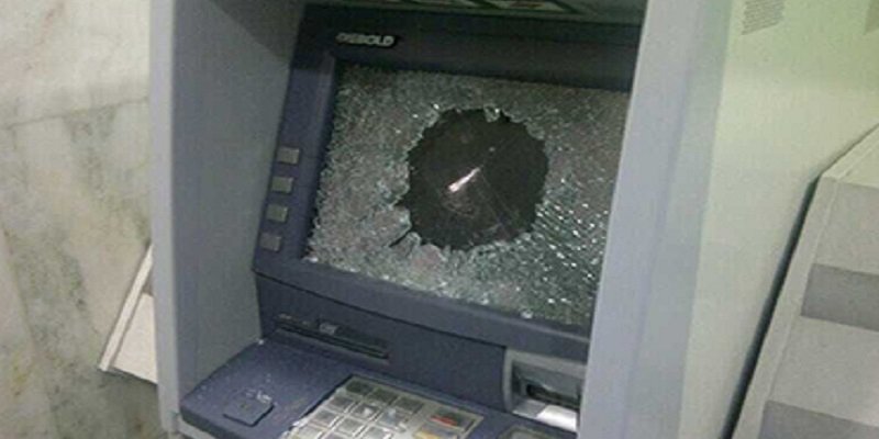 مجهولون يسرقون الصراف الآلي لبنك فلسطين في كفر نعمة