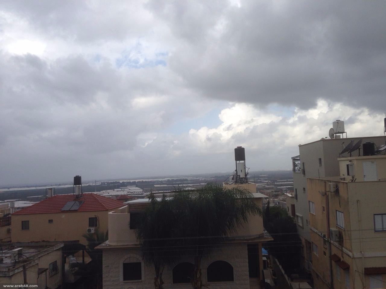 حالة الطقس: أجواء غائمة ومغبرة والفرصة مهيأة لسقوط أمطار متفرقة