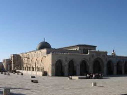 انهيار حجر من سور المسجد الأقصى الغربي وتحذيرات من تداعياته