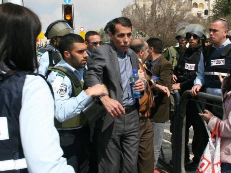 الاحتلال يحول عبد القادر ومصطفى عرفات للاعتقال المنزلي
