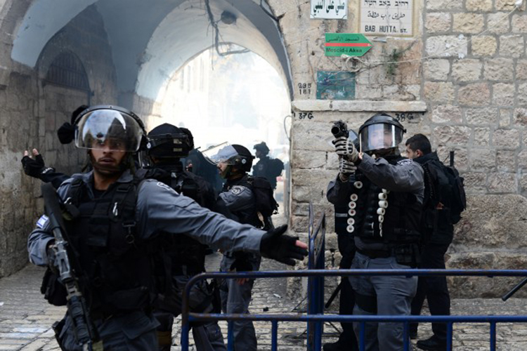 الاحتلال يغلق المسجد الاقصى ودعوات اسرائيلية لإحكام السيطرة على القدس المحتلة