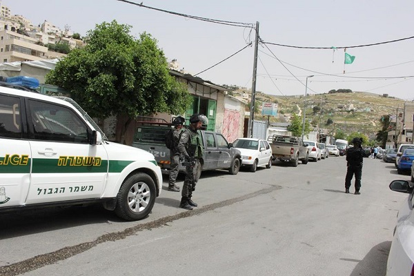 مقدسيون يفرغون محالهم التجارية تمهيدا لهدمها