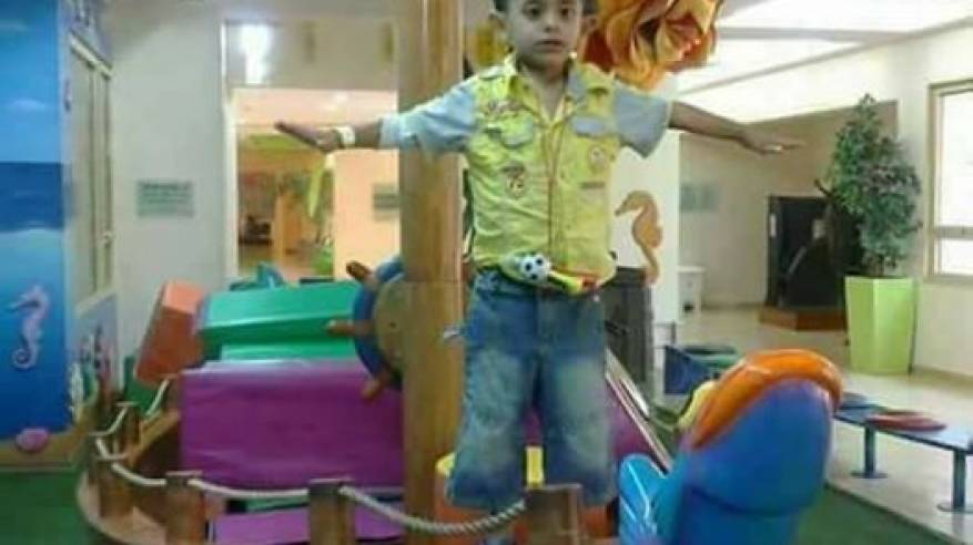 وفاة الطفل محمد فوجو من رفح بعد عودته للحياة وهو في “كفنه” بـ10 دقائق