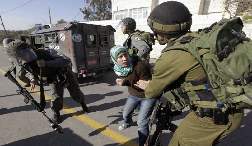 قوات الاحتلال تعتقل 18 مواطنا من الضفة بينهم فتاتان وأطفال