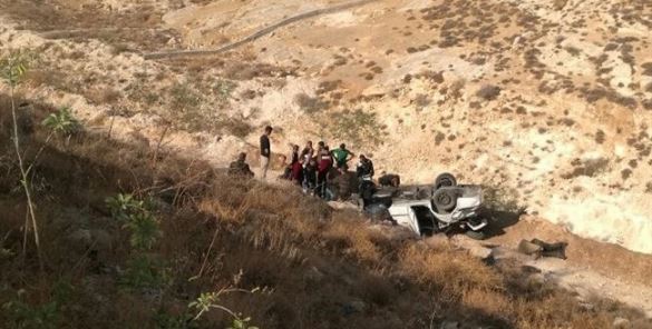 اصابة 4 مواطنين جراء حادث سير شرق بيت لحم