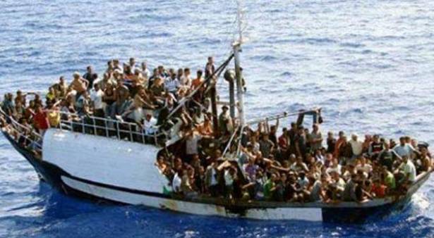 8 قتلى على الاقل والعديد من المفقودين اثر غرق مركب مهاجرين في المتوسط