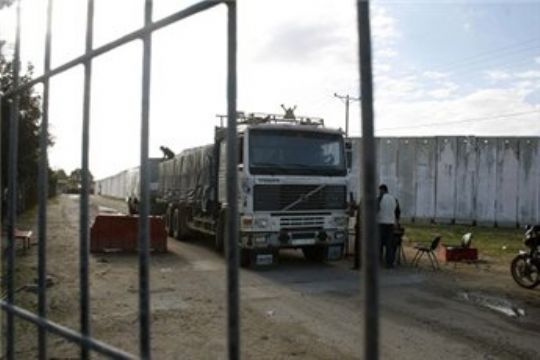 في سابقة- الاحتلال يصادر معدات مصنع للفحم في جنين
