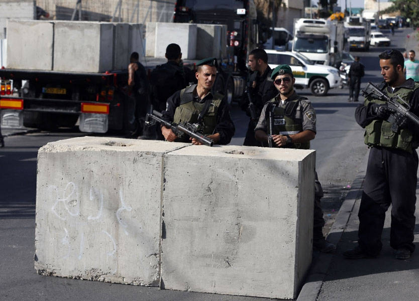 خاص”ترجمات صدى الاعلام”…”جنود يسمحون للفلسطينيين بالمرور دون تفتيش مقابل رشاوي”