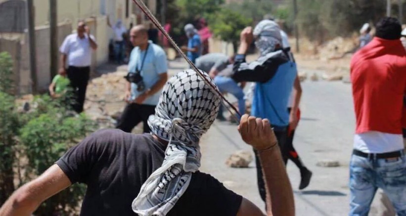 إصابة شاب في وجهه بمواجهات مع الاحتلال شرق بيت لحم