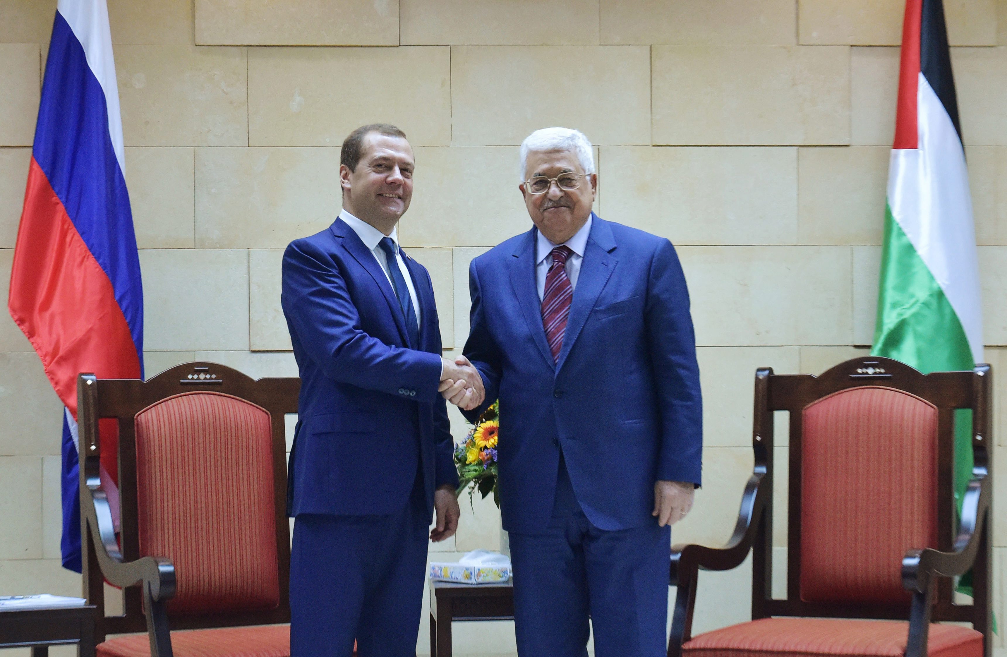 epa05626659 Russian Prime Minister Dmitry Medvedev (L) and Palestinian President Mahmoud Abbas (R) shake hands during their meeting in the West Bank city of Jericho, 11 November 2016. Russian Prime Minister Medvedev visits the Palestinian territories following his visit to Israel. EPA/ALEXANDER ASTAFYEV / SPUTNIK / GOVERNMENT PRESS SERVICE POOL MANDATORY CREDIT