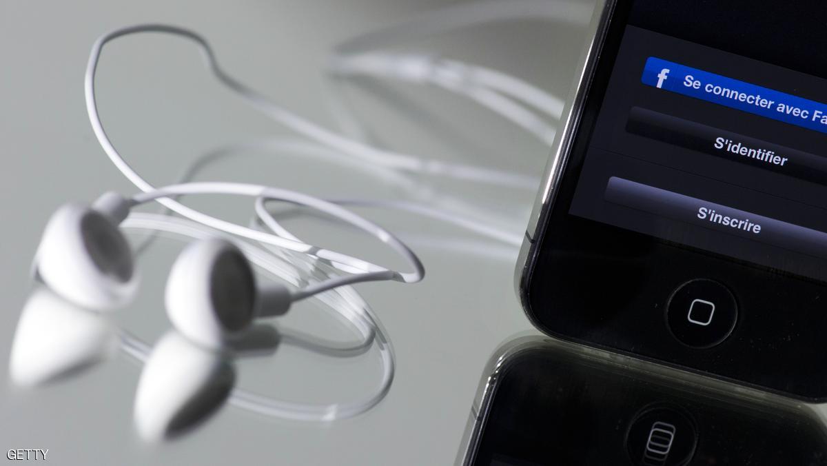 A picture taken on October 9, 2012 in Paris shows earphones beside a smartphone, which is connected to French music streaming website Deezer. AFP PHOTO LIONEL BONAVENTURE (Photo credit should read LIONEL BONAVENTURE/AFP/GettyImages)