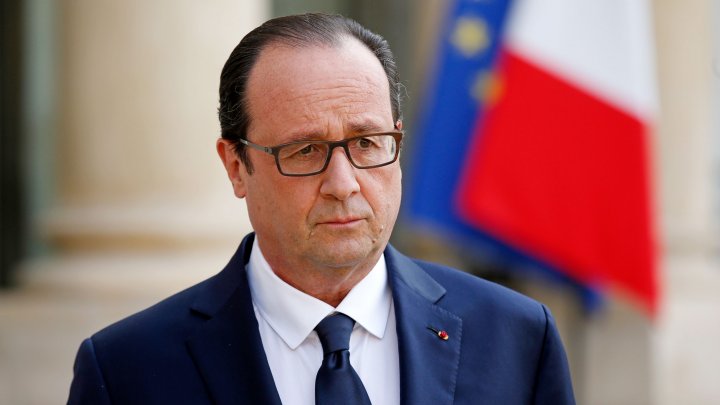 الرئيس الفرنسي يفتتح مراسم احياء ذكرى اعتداءات باريس بازاحة الستار عن لوحة تذكارية