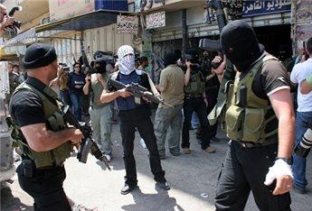مسلحو بلاطة يغلقون شارع القدس ويستولون على سيارة اسعاف