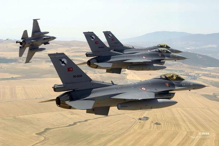 الطائرات التركية تهاجم مقاتلي داعش شمالي سوريا