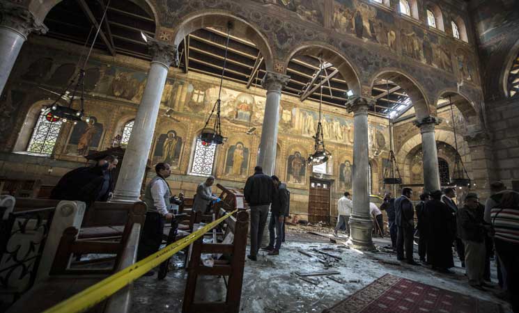 الداخلية المصرية تتهم جماعة الاخوان بالوقوف خلف تفجير الكنيسة في القاهرة