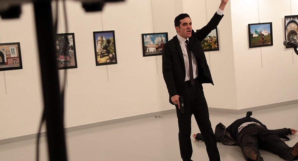 مقتل السفير الروسي لدى تركيا جراء هجوم مسلح