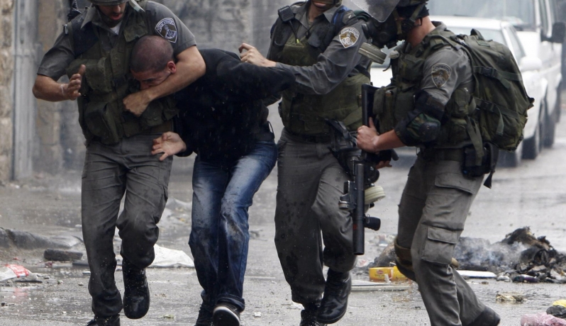 الاحتلال يعتقل طفلا وشابا من القدس المحتلة