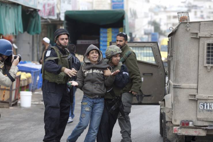 الاحتلال يقضي بالحبس المنزلي على طفلين من القدس