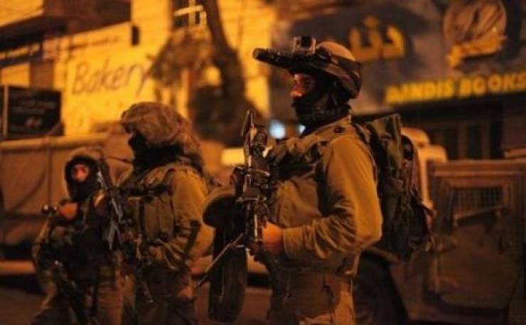 الاحتلال يعتقل 15 مواطنا من الضفة وغزة