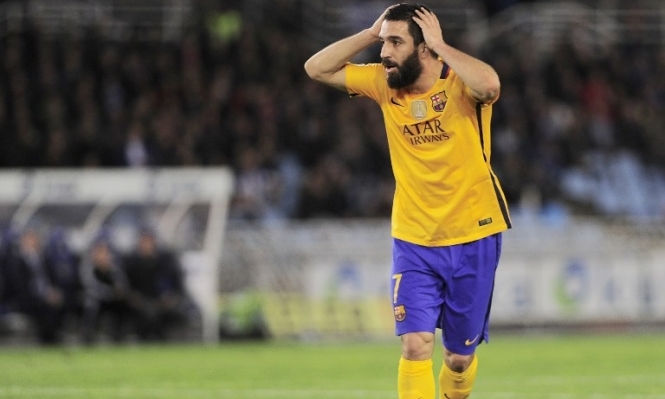 برشلونة يفتح الباب أمام رحيل لاعبه التركي