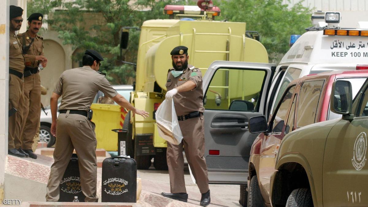 RIYADH, SAUDI ARABIA: Saudi police remove evidence as they investigate the scene at the house where a deadly shootout occurred at the Nasif district, north of Riyadh, 18 August 2005. At least two suspected militants were killed by the Saudi police in the shootout, the first such incident since King Abdullah came to the throne. AFP PHOTO/HASSAN AMMAR (Photo credit should read HASSAN AMMAR/AFP/Getty Images)