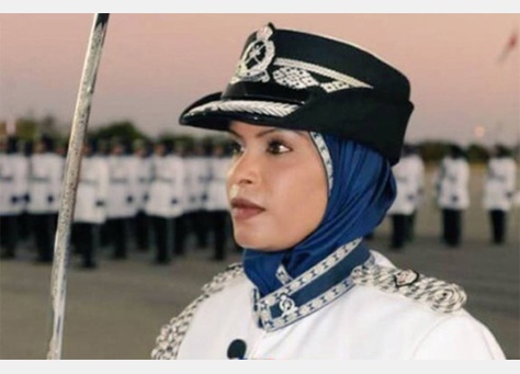 “شيخة الحمبصية” أول امرأة قائدة لمركز شرطة في سلطنة عُمان
