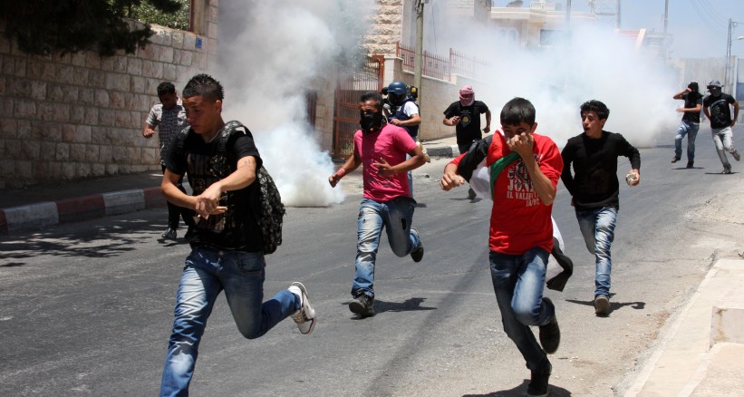 القدس: الاحتلال يطلق قنابل غازية على طلبة المدارس في الرام