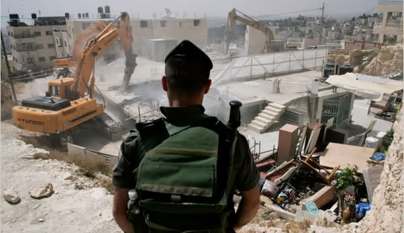 قوات الاحتلال تسلم إخطارات وقف بناء لمنازل في قرية حارس