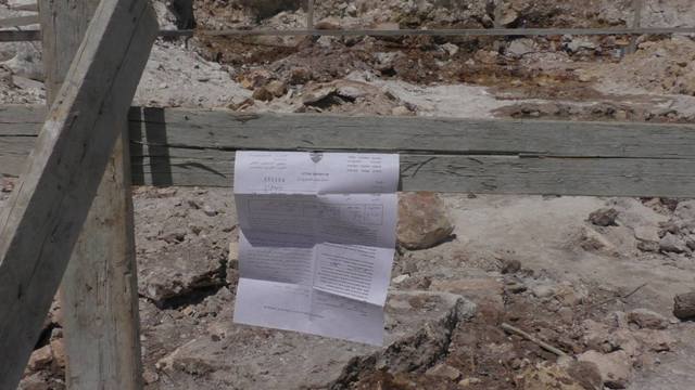 الاحتلال يخطر بهدم ثمانية منازل ومسجد ومنشأة في بلدة نحالين غرب بيت لحم