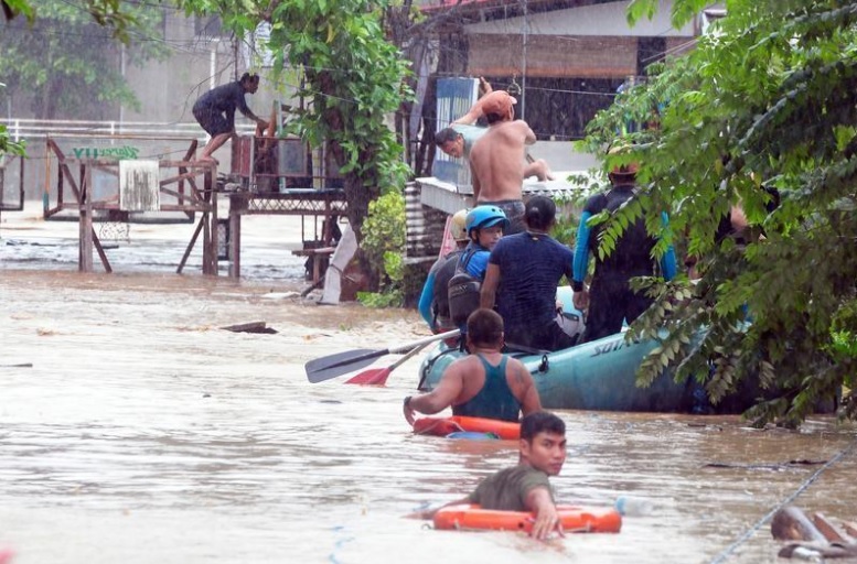 رجال الإنقاذ يبحثون عن ضحايا عاصفة في الفلبين مع ارتفاع عدد القتلى
