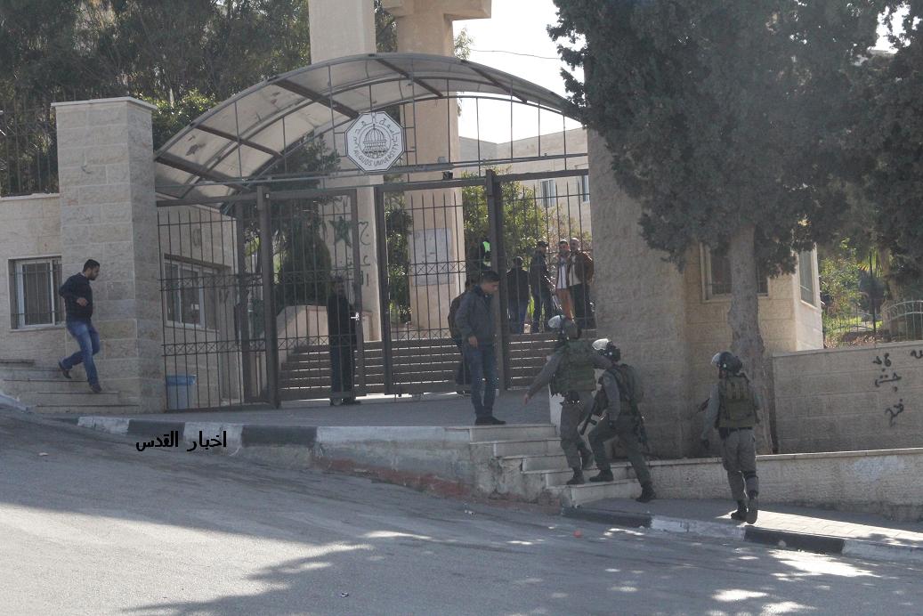 الاحتلال يقتحم جامعة فلسطين التقنية شمال الخليل