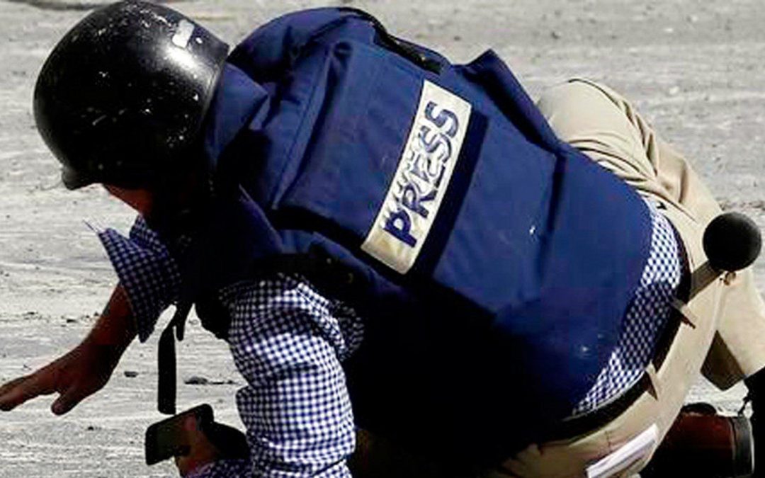 إصابة صحفي برصاص الاحتلال والعشرات بالاختناق شمال البيرة