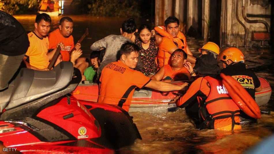 عاصفة الفلبين المدمرة تقتل العشرات