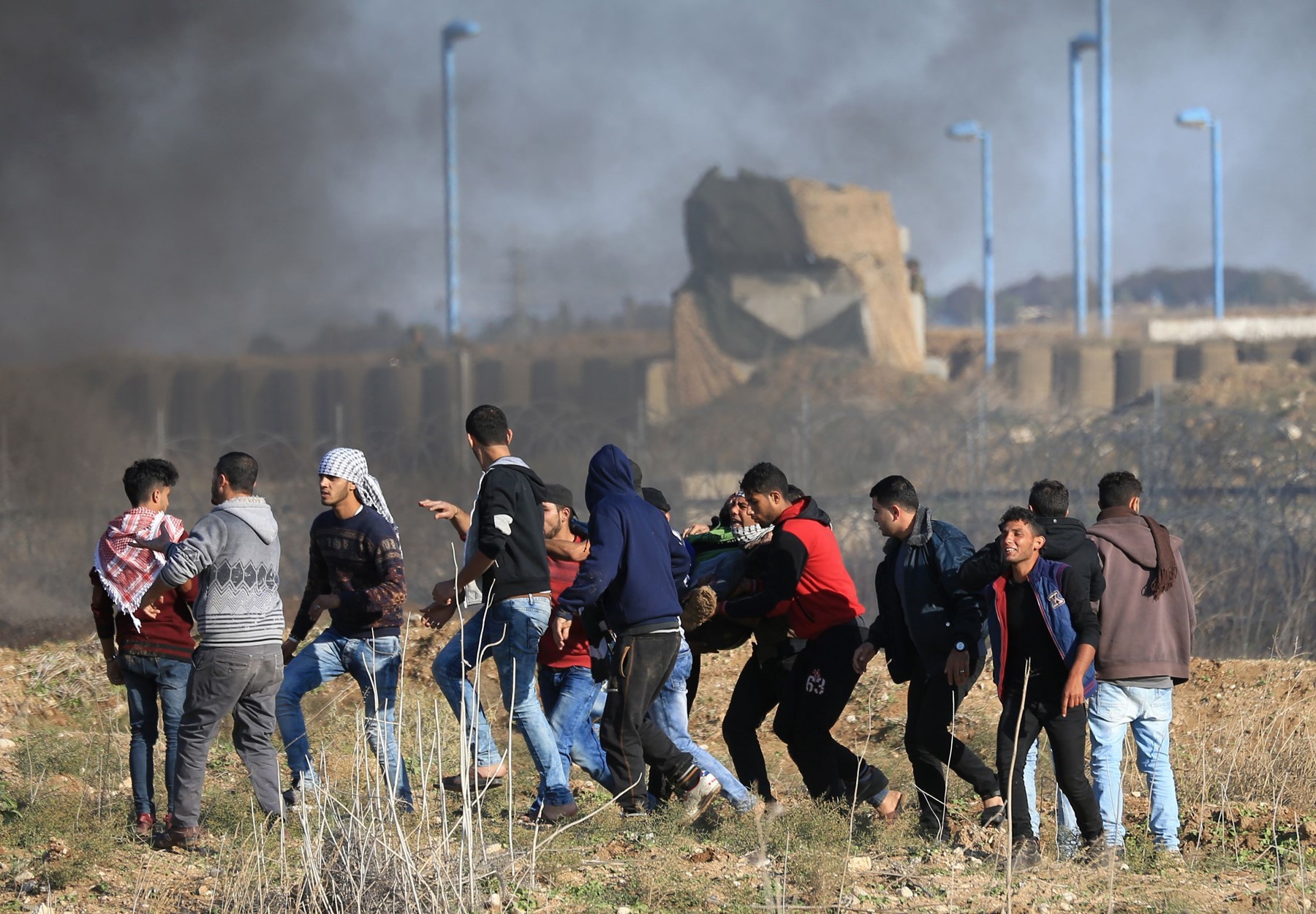 الصحة: أكثر من 100 إصابة في مواجهات مع الاحتلال على الشريط الحدودي في غزة