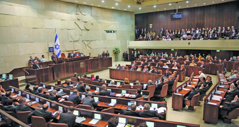 مشروع قانون اسرائيلي لسحب الإقامة من المقدسيين والجولانيين