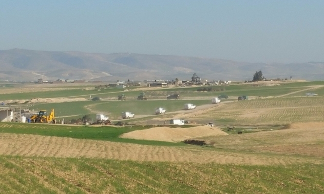 الجرافات الاسرائيلية تبيد المحاصيل قرب وادي النعم