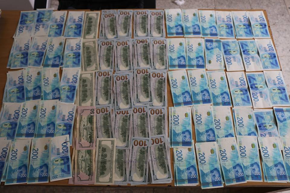 الخليل: الشرطة تكشف ملابسات سرقة 40 ألف شيكل