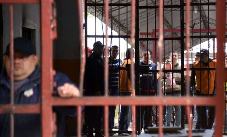 مقتل تسعة أشخاص بإشتباكات بين عصابات داخل سجن في البرازيل