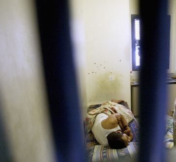 إدارة سجون الاحتلال تنقل الأسير ربيع أبو نواس إلى عزل سجن “مجدو”