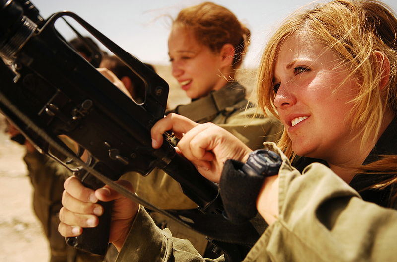 مطالبات بإقالة رئيس اركان الجيش الاسرائيلي بسبب تجنيد الاناث